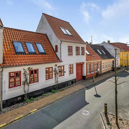 3 Bedroom Gorgeous In أسّينس