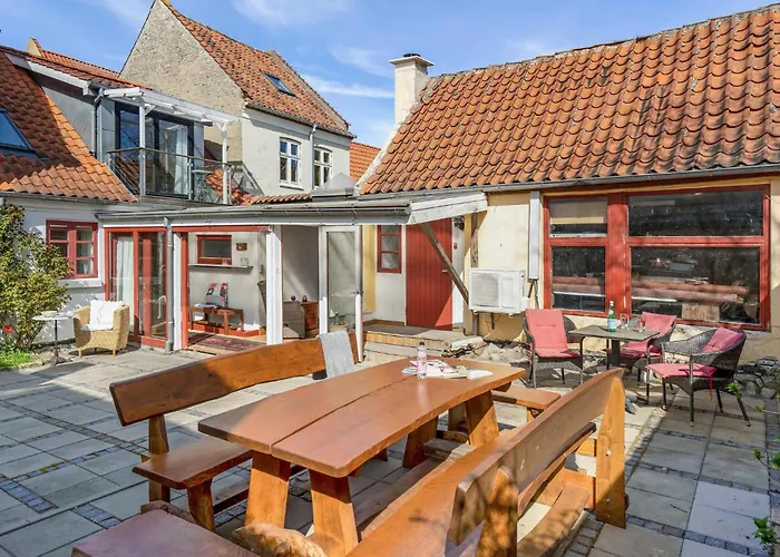 3 Bedroom Gorgeous In Semesterbostad